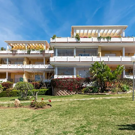 Vivi Homes - Rome Pool, Garden, Golf & Apartment Marbella